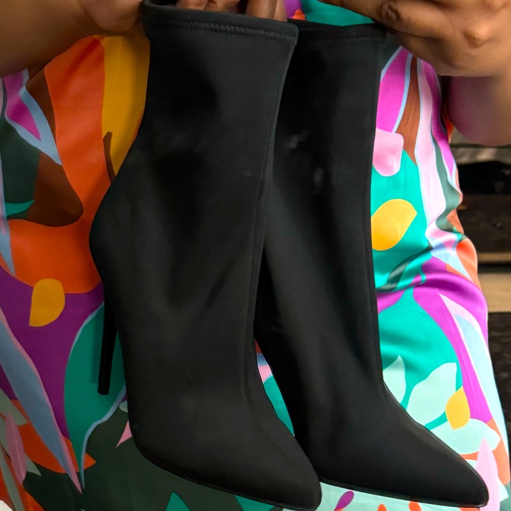 Steve Madden ‘Lovely’ Stretch Booties